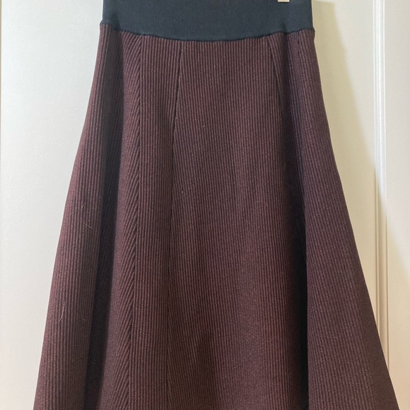 A.L.C. Zipper Front A-Line/Flare Skirt, Metallic Burgundy Thread with Black Trim - Picture 4 of 8